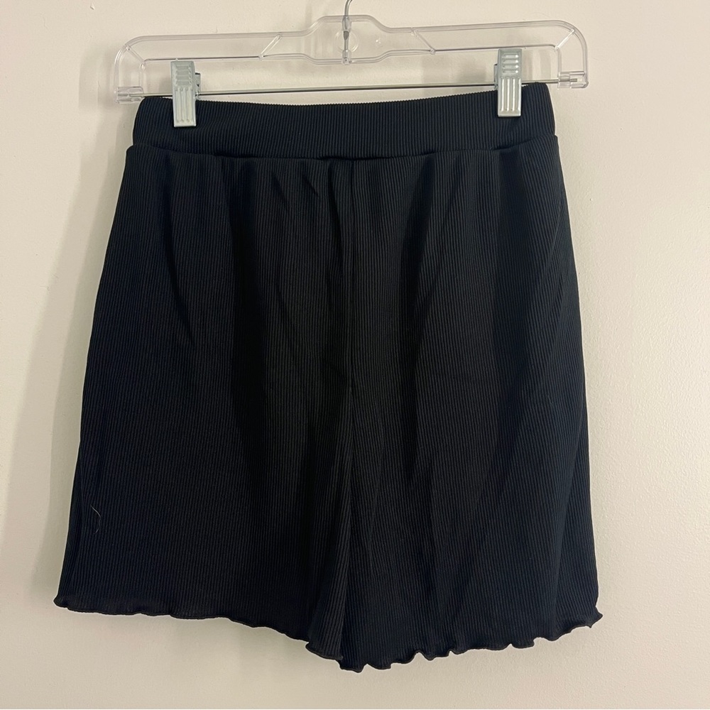 boohoo ribbed black shorts - Picture 2 of 4